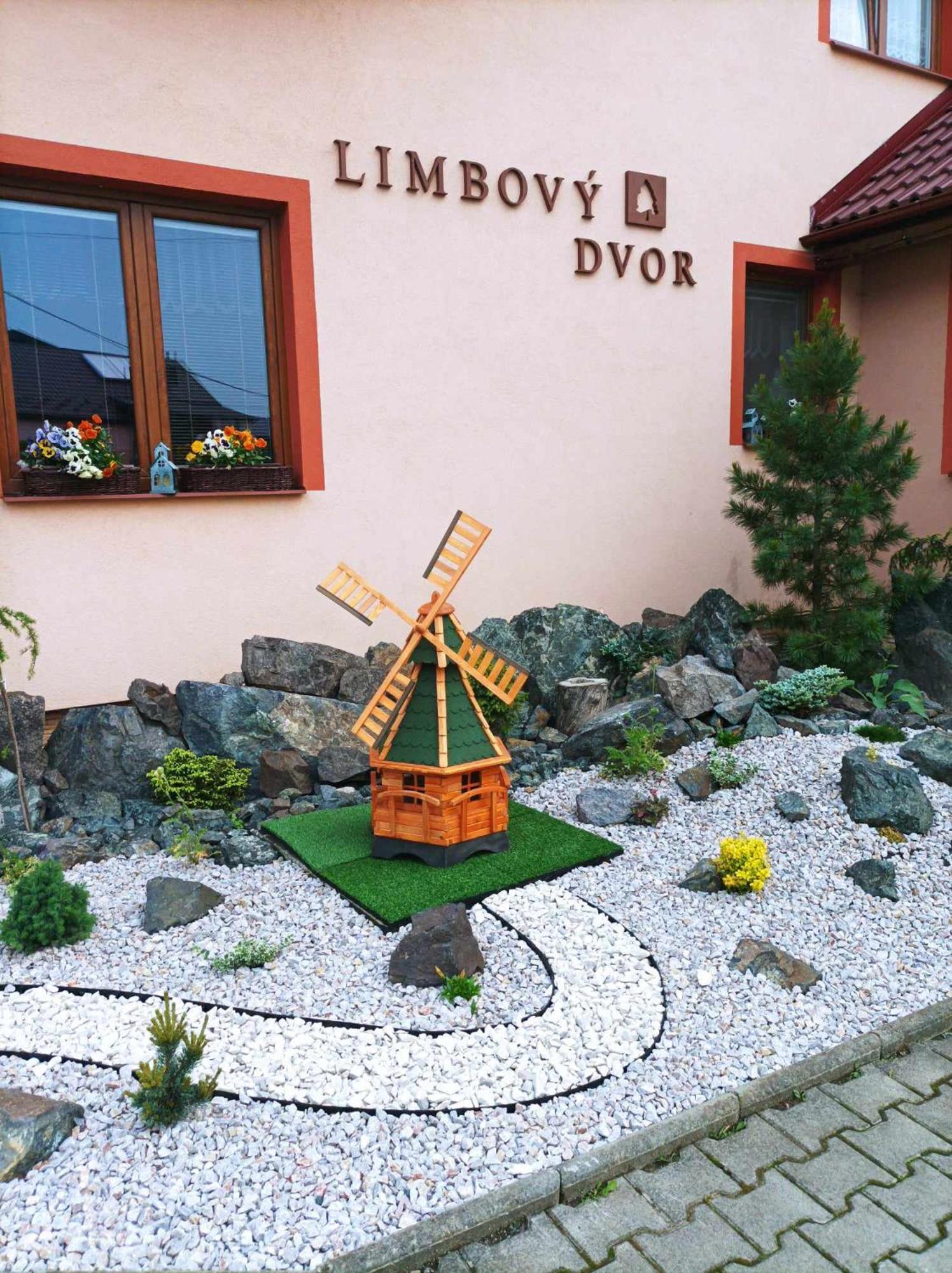 Pezion Limbovy Dvor Hotel Vrbov Bagian luar foto