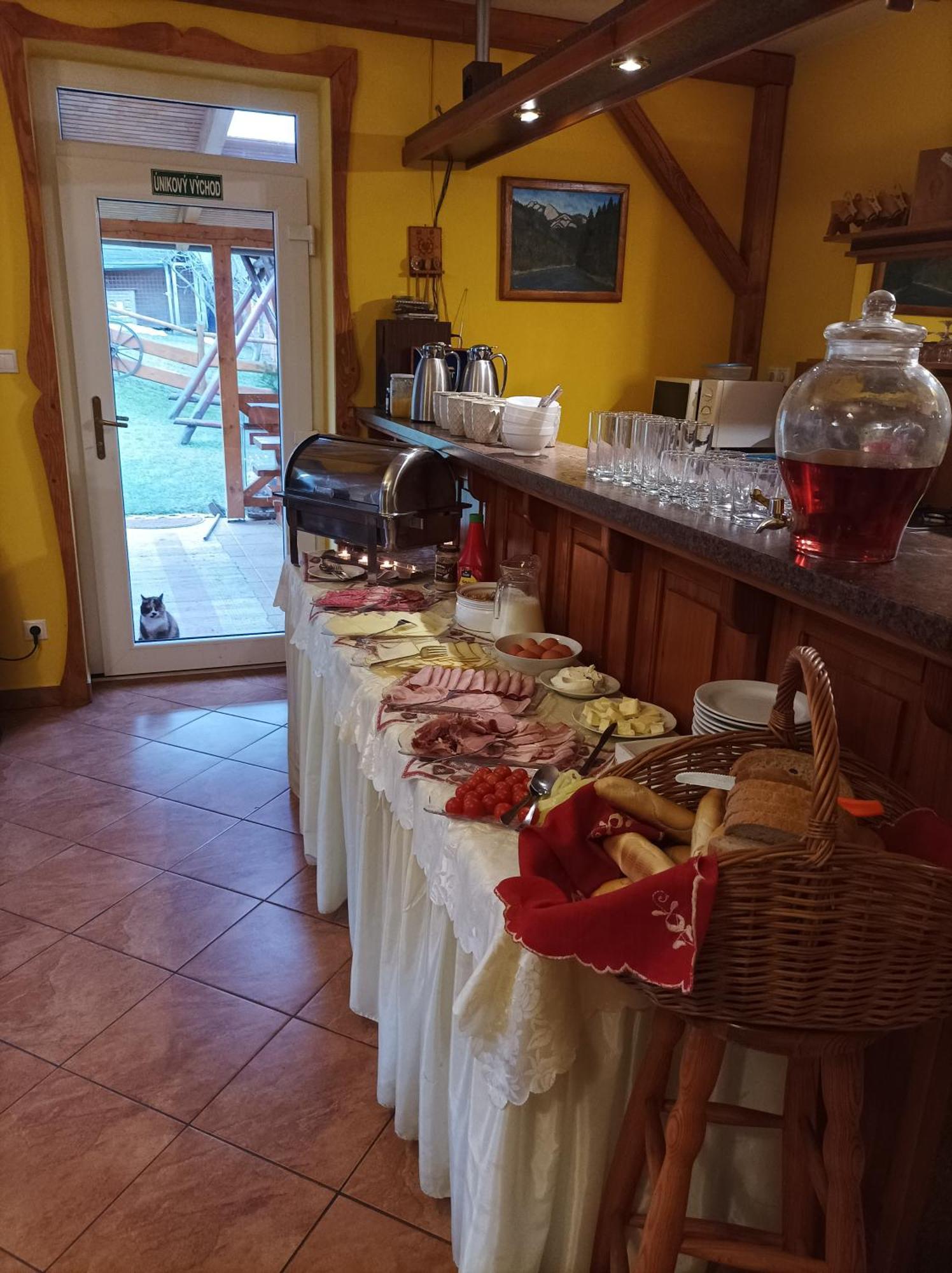 Pezion Limbovy Dvor Hotel Vrbov Bagian luar foto