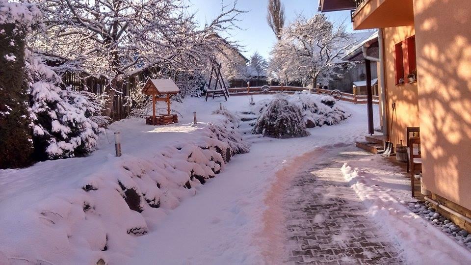 Pezion Limbovy Dvor Hotel Vrbov Bagian luar foto