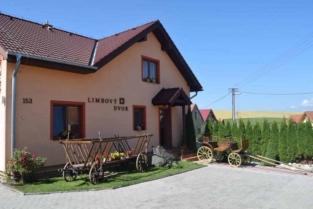 Pezion Limbovy Dvor Hotel Vrbov Bagian luar foto