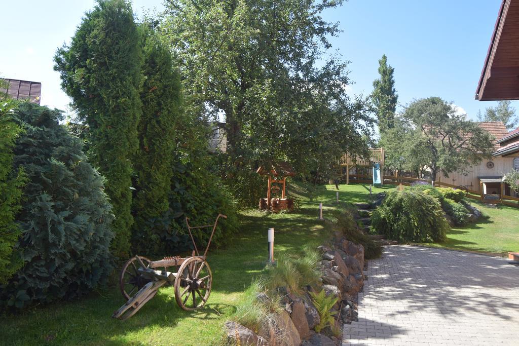 Pezion Limbovy Dvor Hotel Vrbov Bagian luar foto