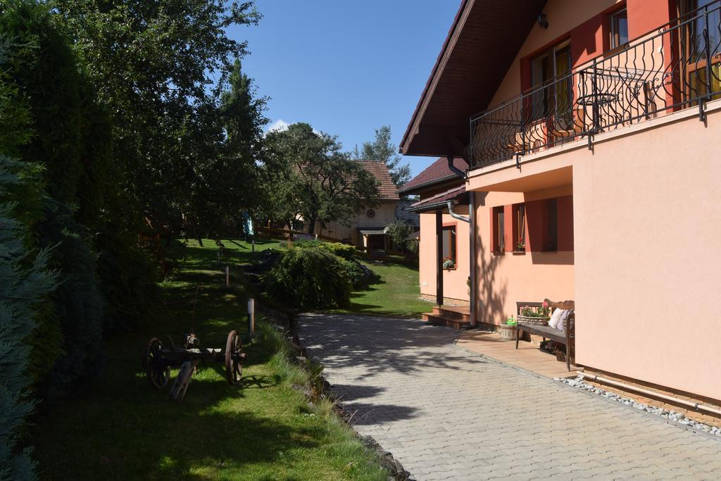 Pezion Limbovy Dvor Hotel Vrbov Bagian luar foto