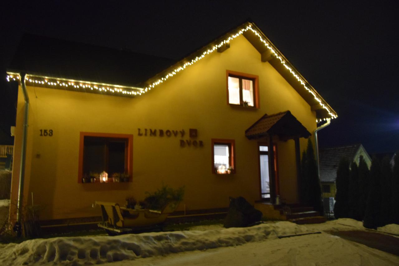 Pezion Limbovy Dvor Hotel Vrbov Bagian luar foto