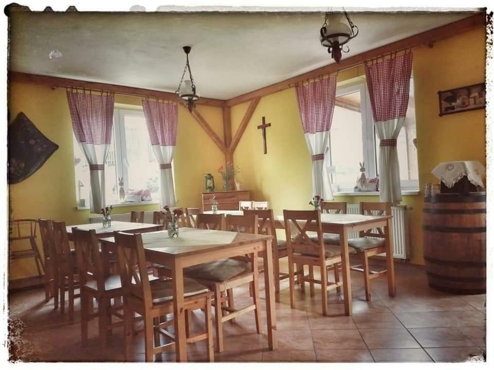 Pezion Limbovy Dvor Hotel Vrbov Bagian luar foto