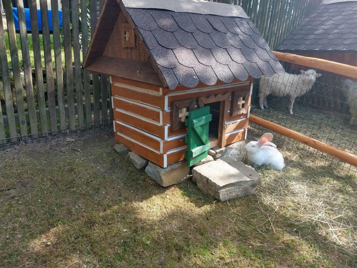 Pezion Limbovy Dvor Hotel Vrbov Bagian luar foto